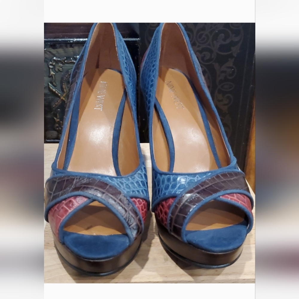 Elegant Blue and Red Peep-Toe Heels - Picture 5 of 6